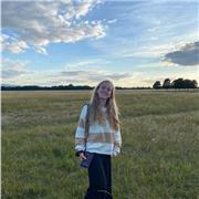 Estudiant de Biologia (UB) s'ofereix per donar classes a alumnes de primària i de l'ESO. Experiència com a monitora de temps lliure i d'esplai